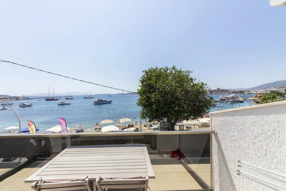 Бодрум: Seafront Flat With Excellent Sea View in Bodrum