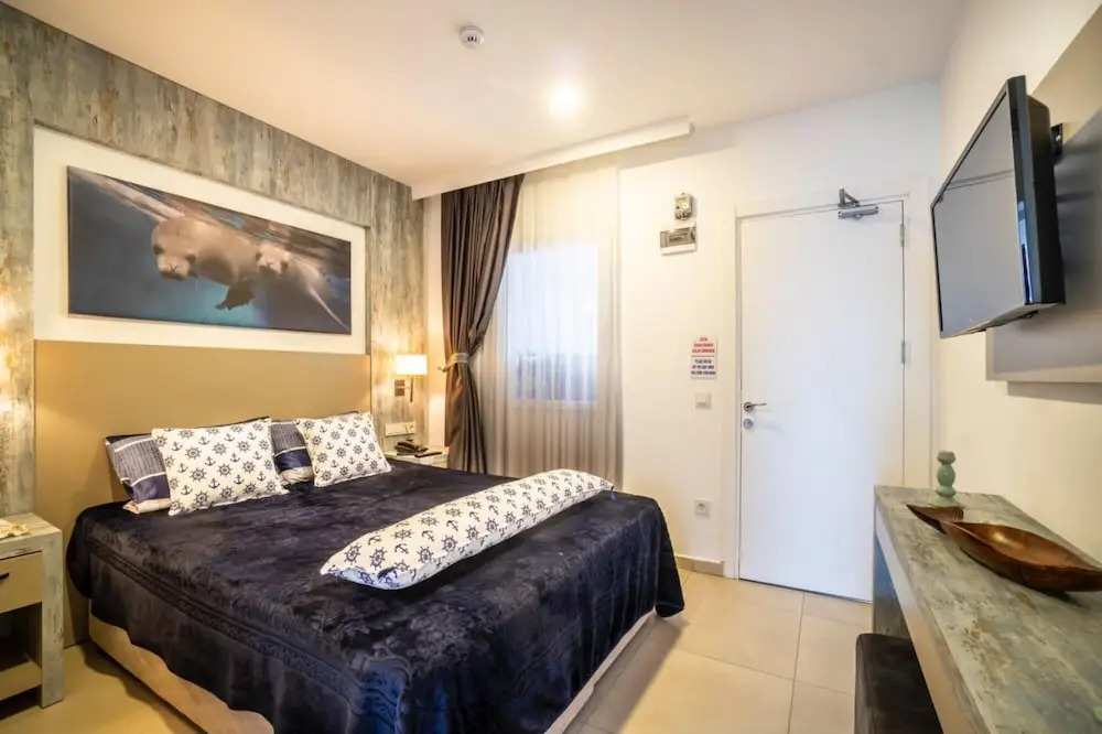 Бодрум: Seafront Flat With Excellent Sea View in Bodrum