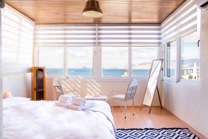 Измир: Lovely House With Sea View and Backyard