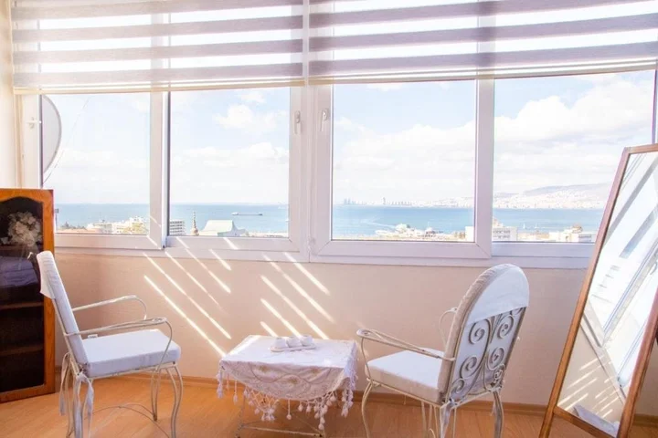 Измир: Lovely House With Sea View and Backyard