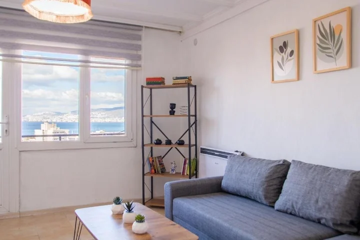 Измир: Lovely House With Sea View and Backyard