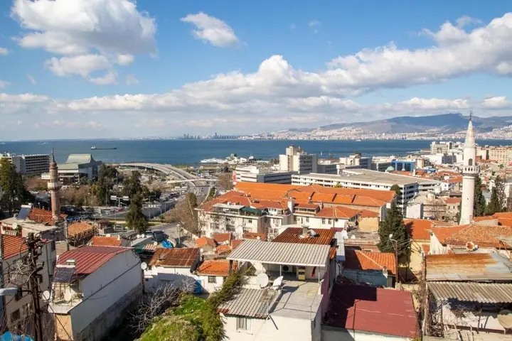 Измир: Lovely House With Sea View and Backyard