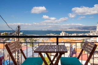 Измир: Lovely House With Sea View and Backyard