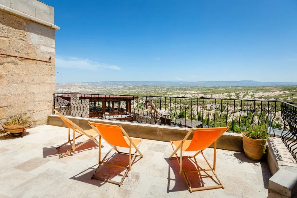 Учисар: Lava Cappadocia