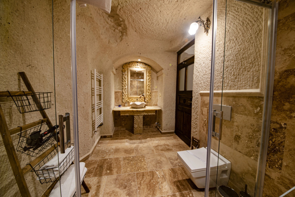 Ургуп: Farmer Cave House