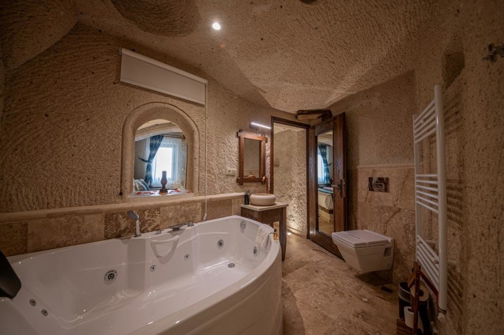 Ургуп: Farmer Cave House