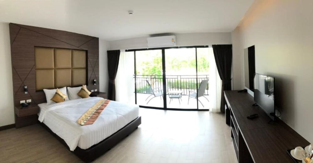 Тхаланг: The Bell Airport Phuket Hotel