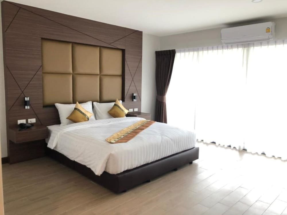 Тхаланг: The Bell Airport Phuket Hotel