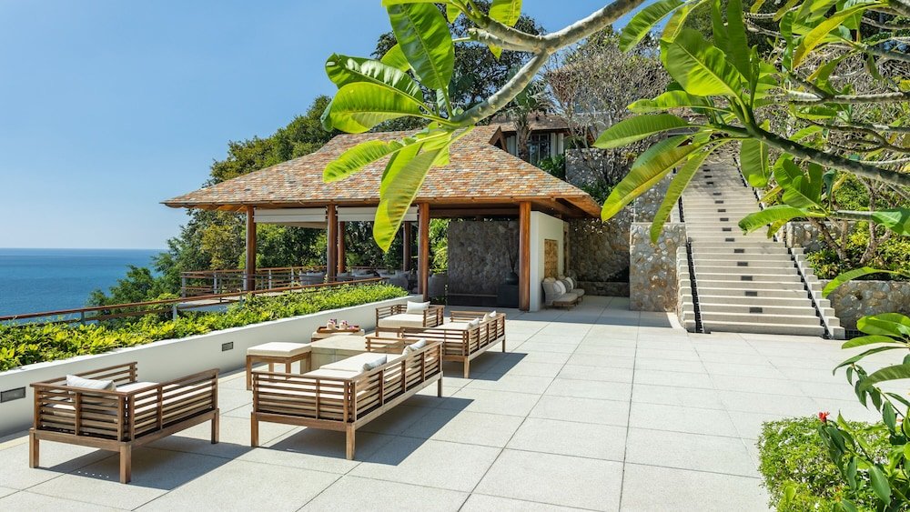 Villa Chelay - Luxury Waterfront Villa — фото 3