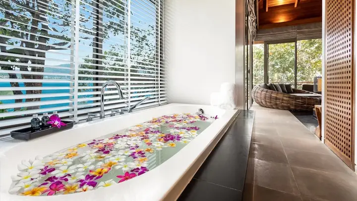 Villa Chelay - Luxury Waterfront Villa — фото 1