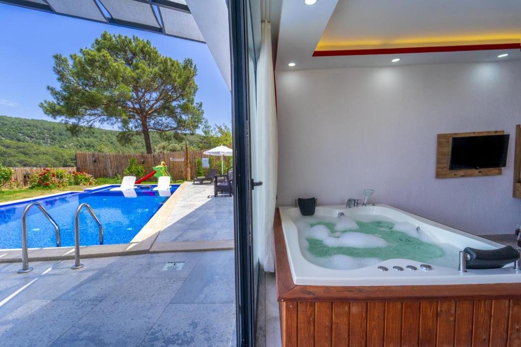 Патара: Luxury Villa With Jacuzzi In Kas