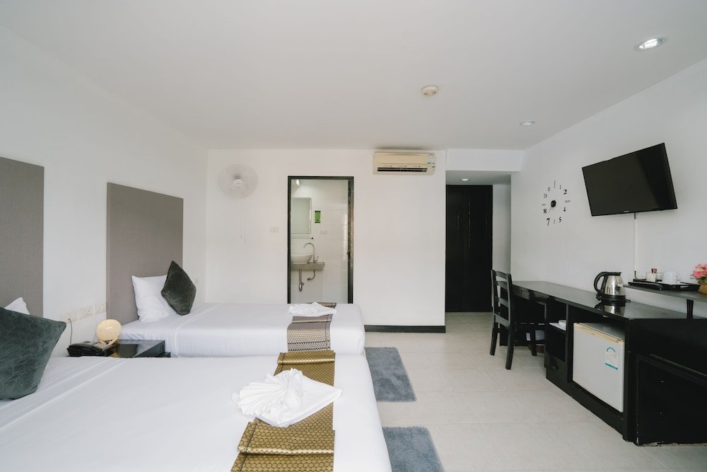 Кату: Noble House Patong