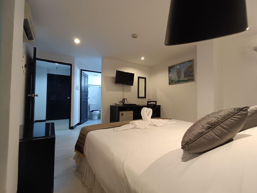 Кату: Noble House Patong