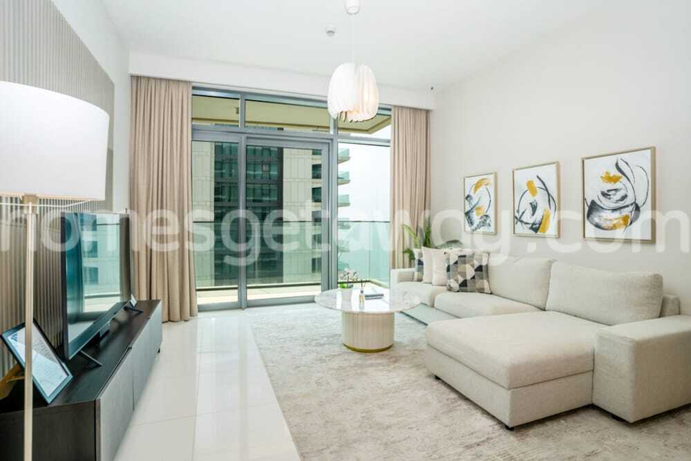 Дубай: Homesgetaway- 2BR in Beach Vista Tower 2