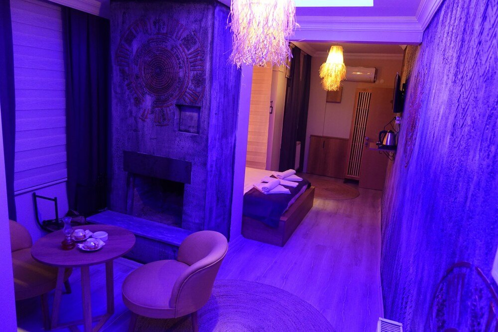 Сайл: Karamazov Antik Otel