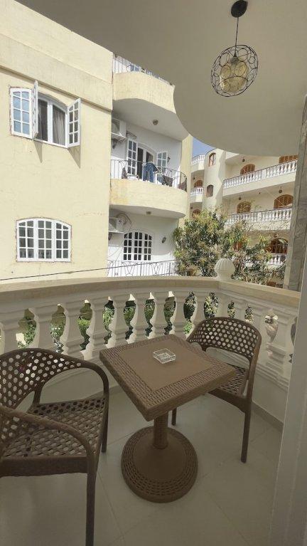 Луксор: Moon House of Luxor