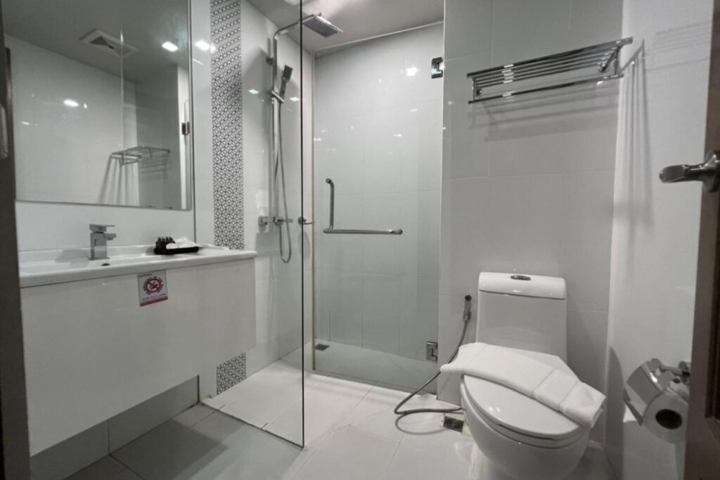 Кату: Centro One Patong