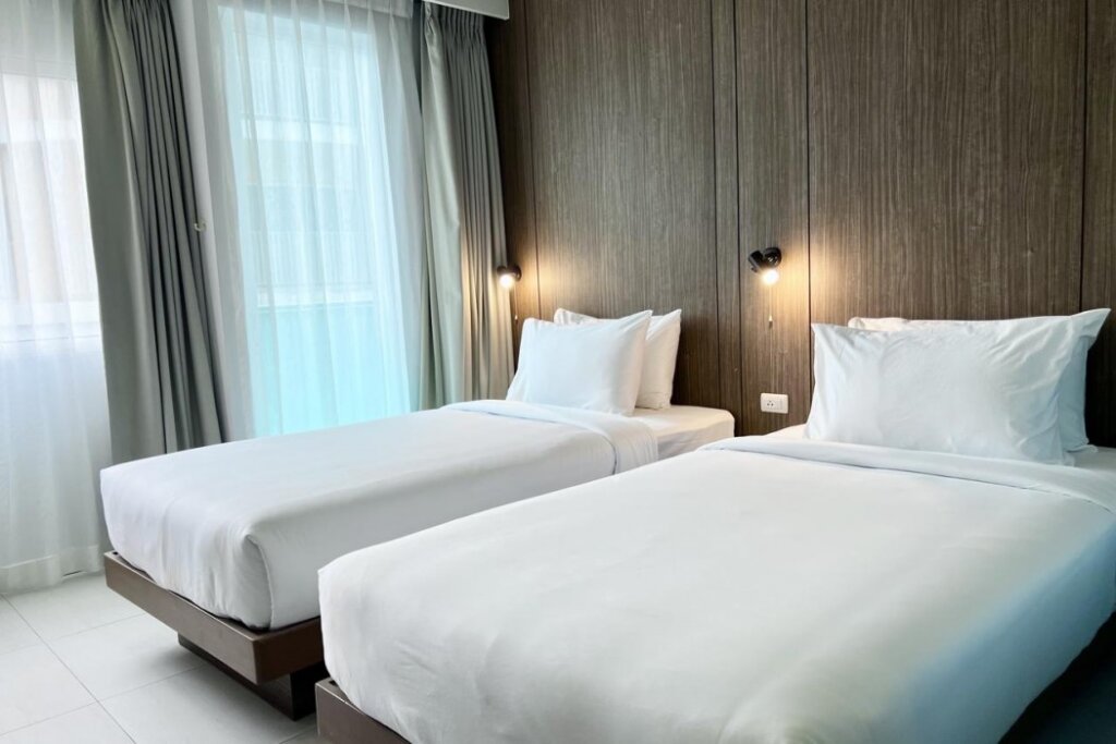 Кату: Centro One Patong
