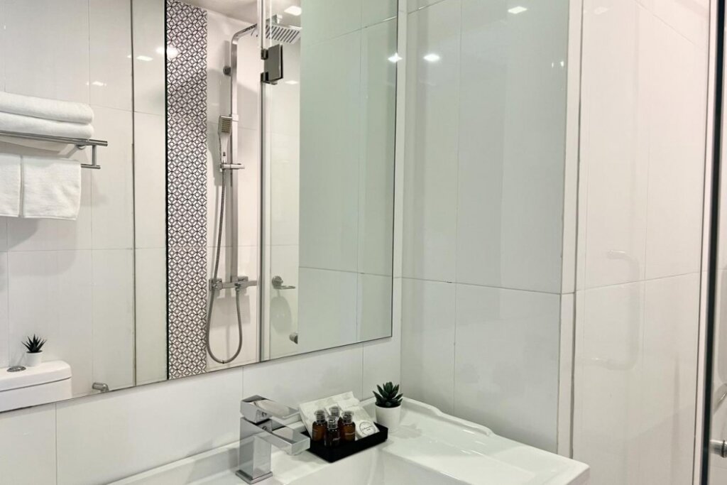 Кату: Centro One Patong