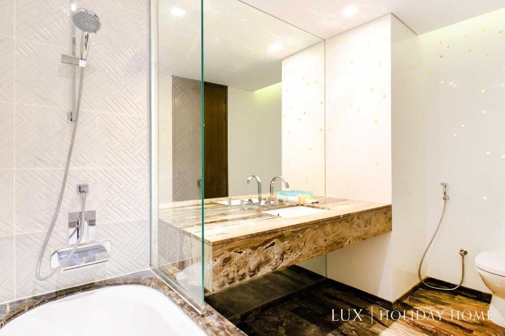 Дубай: LUX - Lavish Suite with Full Palm Jumeirah View 2
