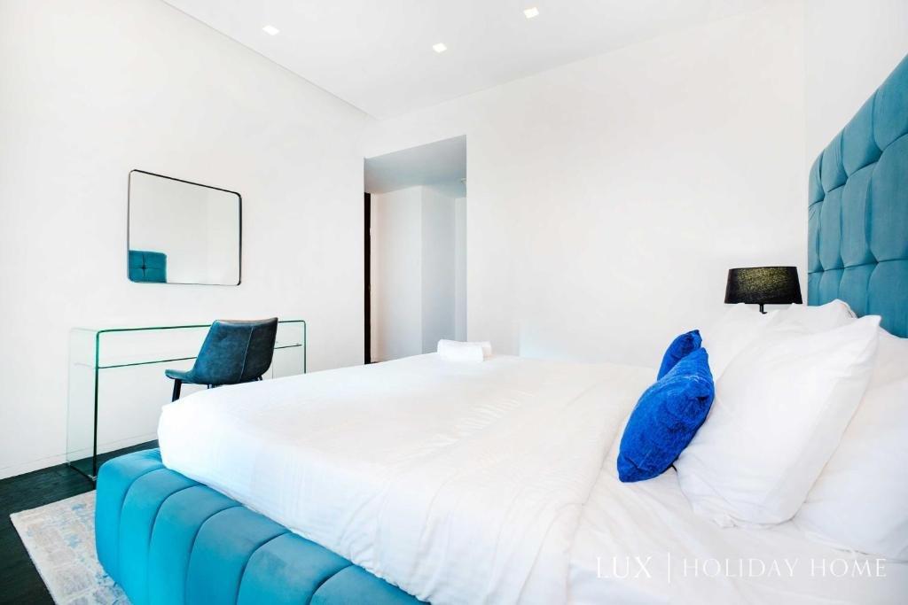 Дубай: LUX - Lavish Suite with Full Palm Jumeirah View 2