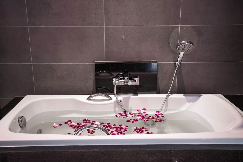 Кату: Elegant Designer 4BR Pool Villa Skylight