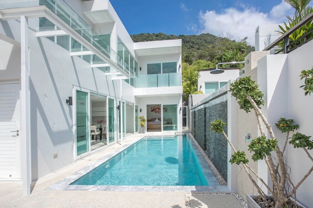 Кату: Elegant Designer 4BR Pool Villa Skylight