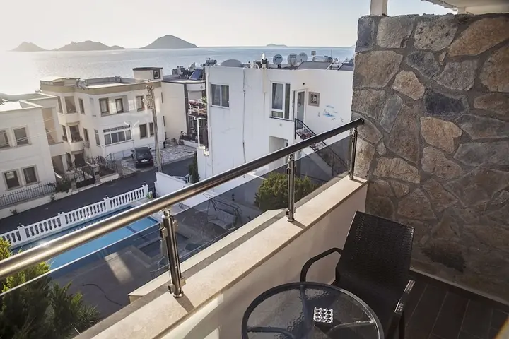 Тургутрейс: Stone Otel