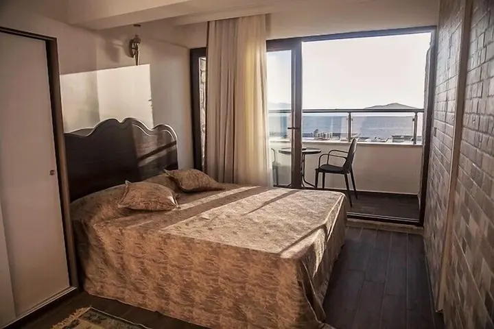 Тургутрейс: Stone Otel