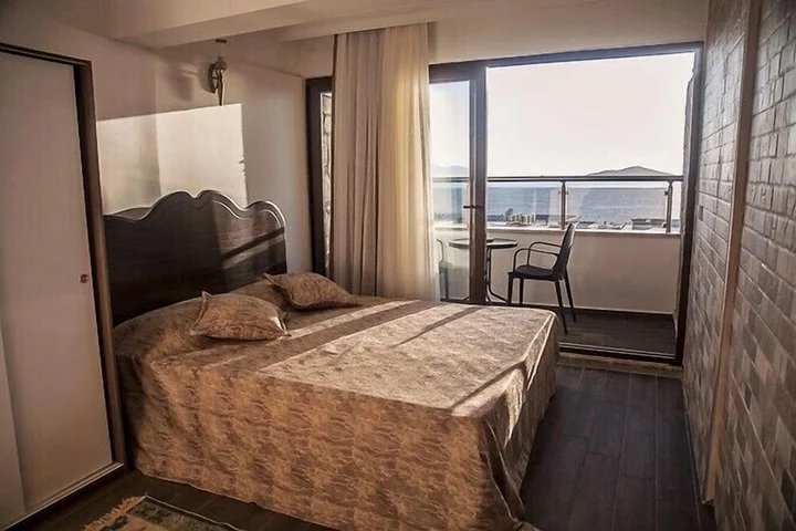 Тургутрейс: Stone Otel