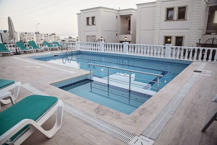 Тургутрейс: Stone Otel