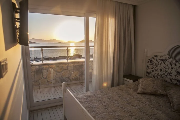 Тургутрейс: Stone Otel