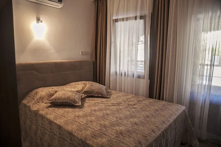 Тургутрейс: Stone Otel