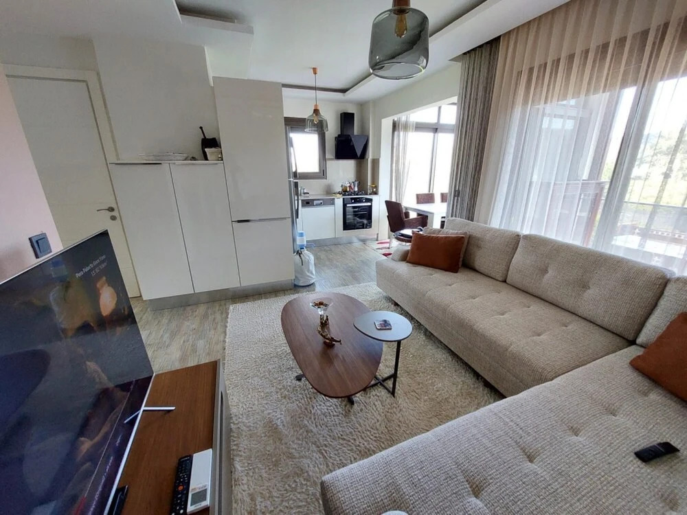 Голькой: Vibrant Flat With Balcony in Golturkbuku