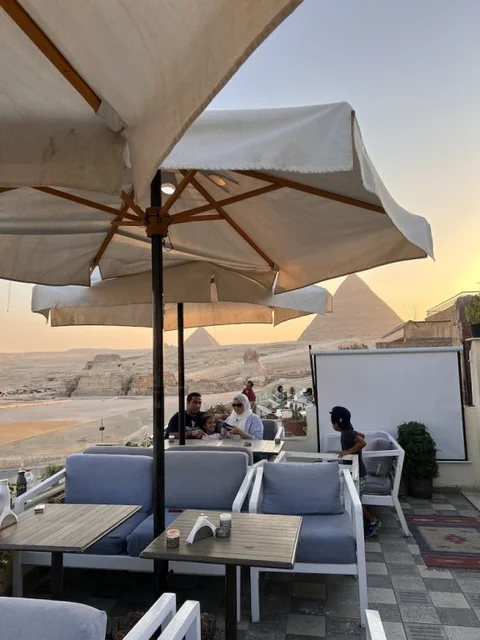 Гиза: Queen Pyramids View