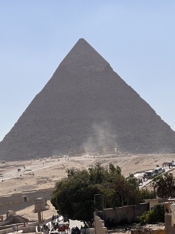 Гиза: Queen Pyramids View
