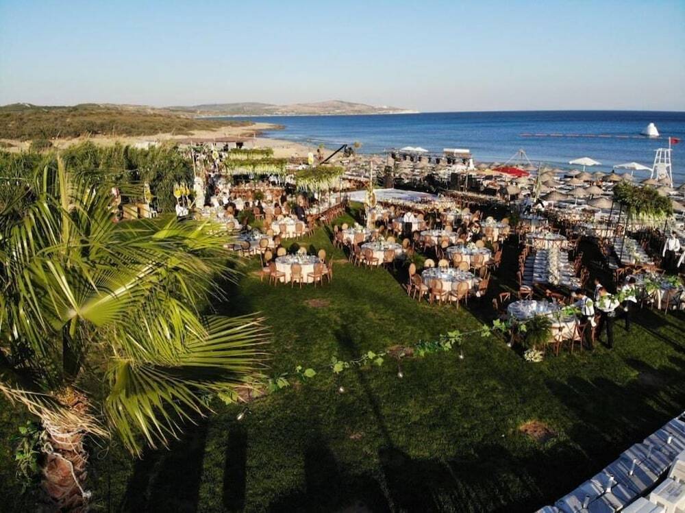 Чешме: FunBeach Club