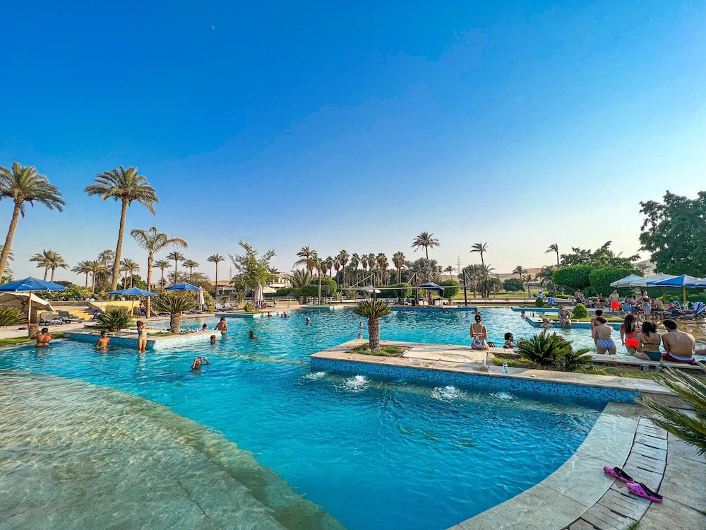 Гиза: Sakkara Country Club