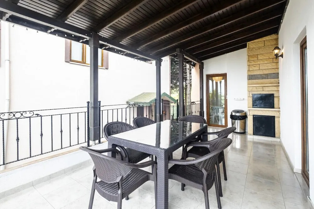 Сайл: Remarkable Villa Close to Beach With Pool in Sile