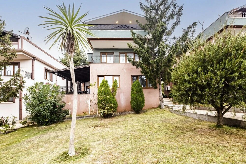 Сайл: Remarkable Villa Close to Beach With Pool in Sile
