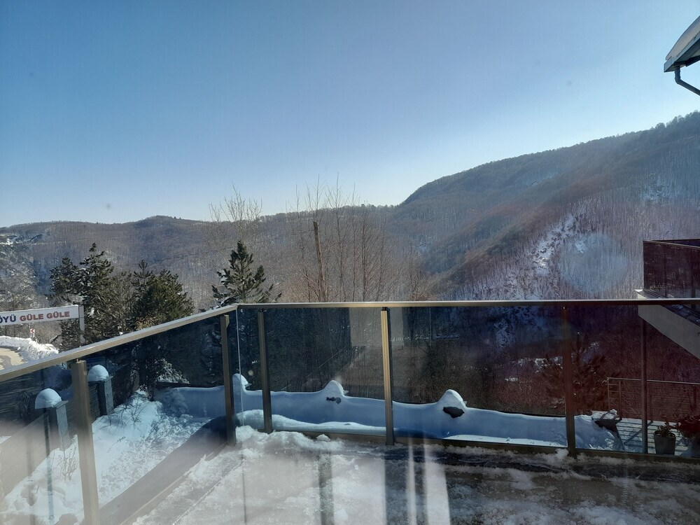 Инегол: Turkish Retreat