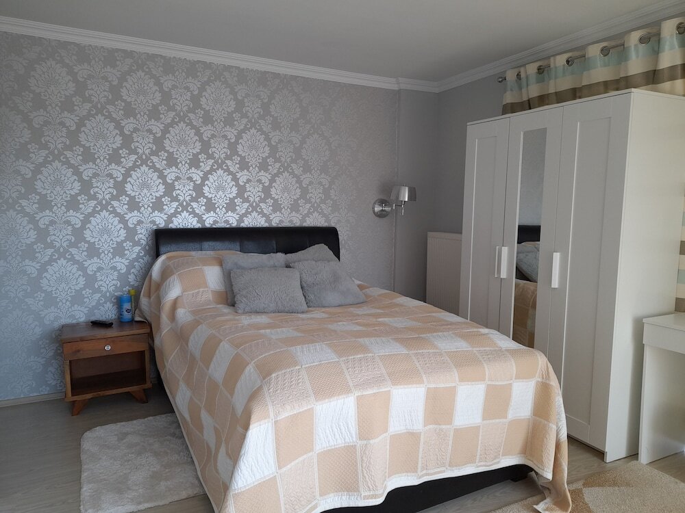 Инегол: Turkish Retreat