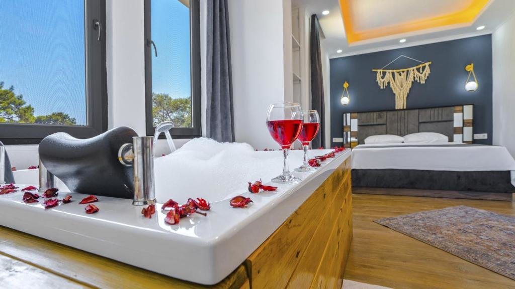 Патара: Villa In Kas With Pool Jacuzzi Garden And Porch