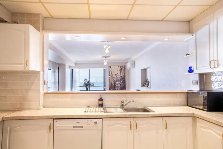 Измир: Spacious Flat With Sea View In Zmir Karsiyaka