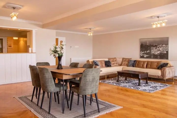 Измир: Spacious Flat With Sea View In Zmir Karsiyaka