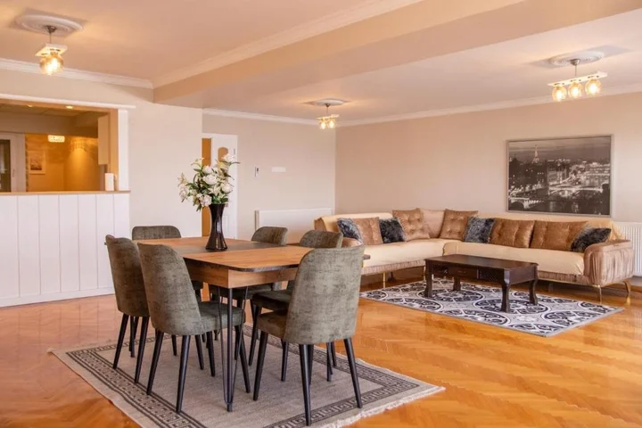 Измир: Spacious Flat With Sea View In Zmir Karsiyaka