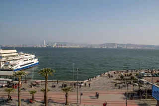 Измир: Spacious Flat With Sea View In Zmir Karsiyaka