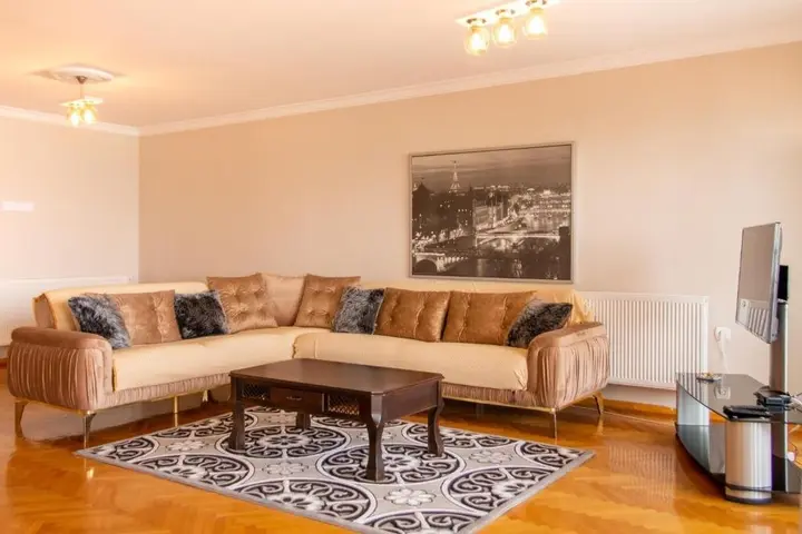 Измир: Spacious Flat With Sea View In Zmir Karsiyaka