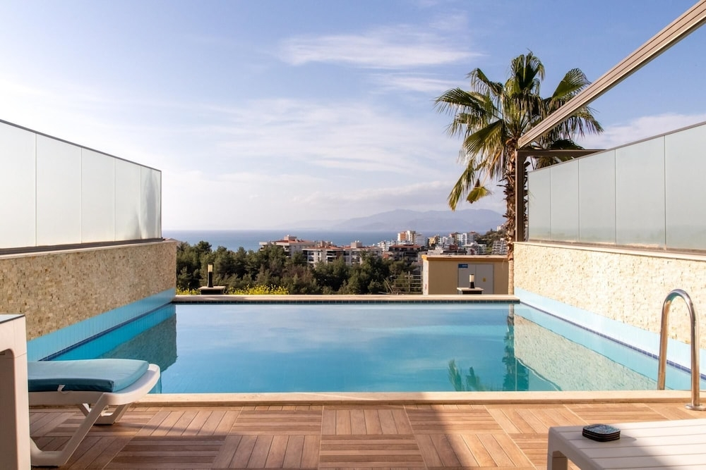 Кушадасы: Spacious Perfect Flat With Private Pool