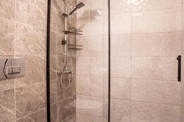 Helvaci: Spacious And Furnished Flat With Balcony In Izmir